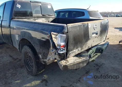 2005 Nissan Titan Xe z USA, uszkodzony, nr VIN 1N6AA06B85N558454